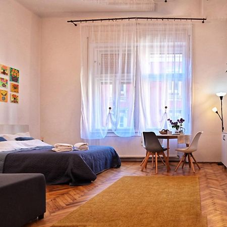 Travel And Music Apartment Temesvár Kültér fotó